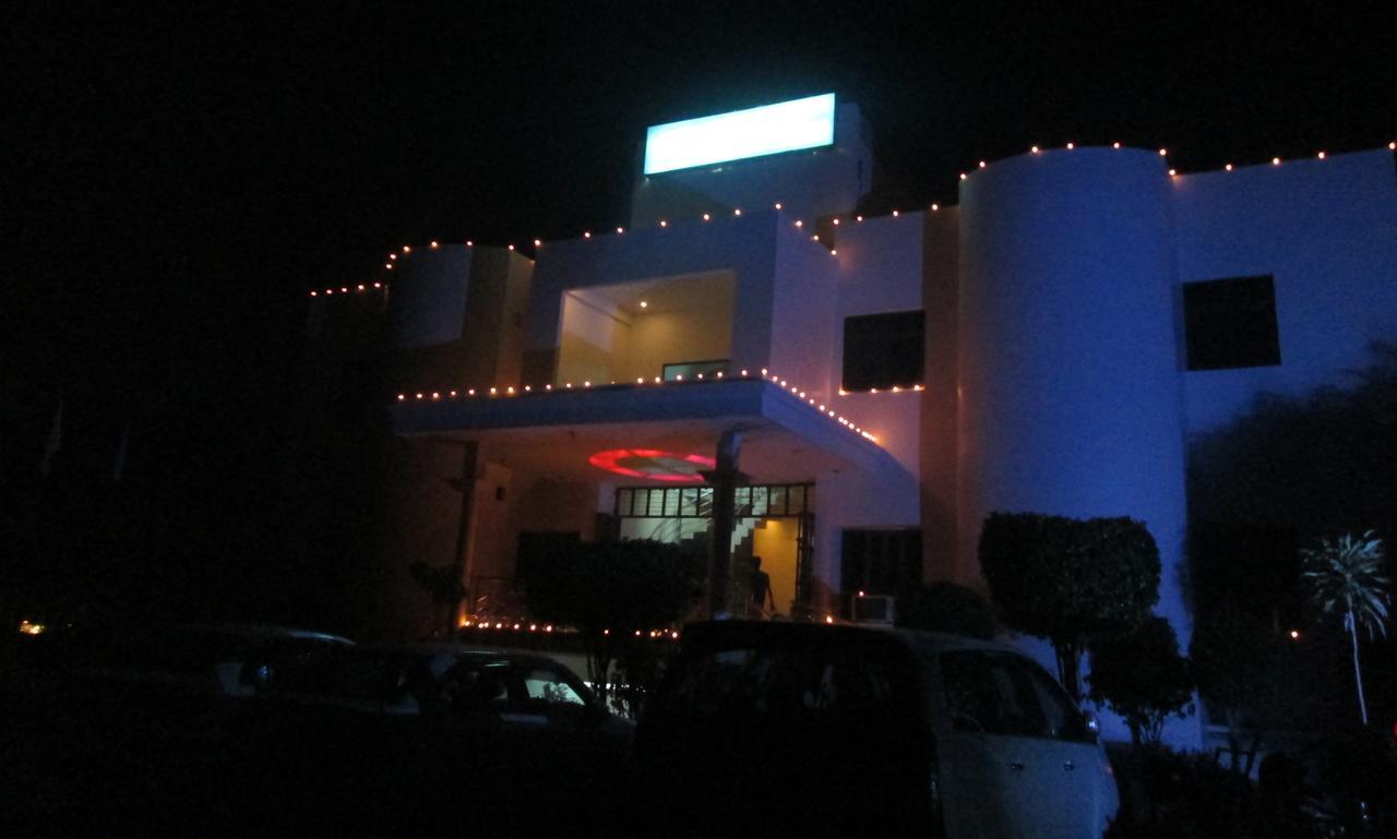 Ramprastha Hotel Ayodhya Экстерьер фото